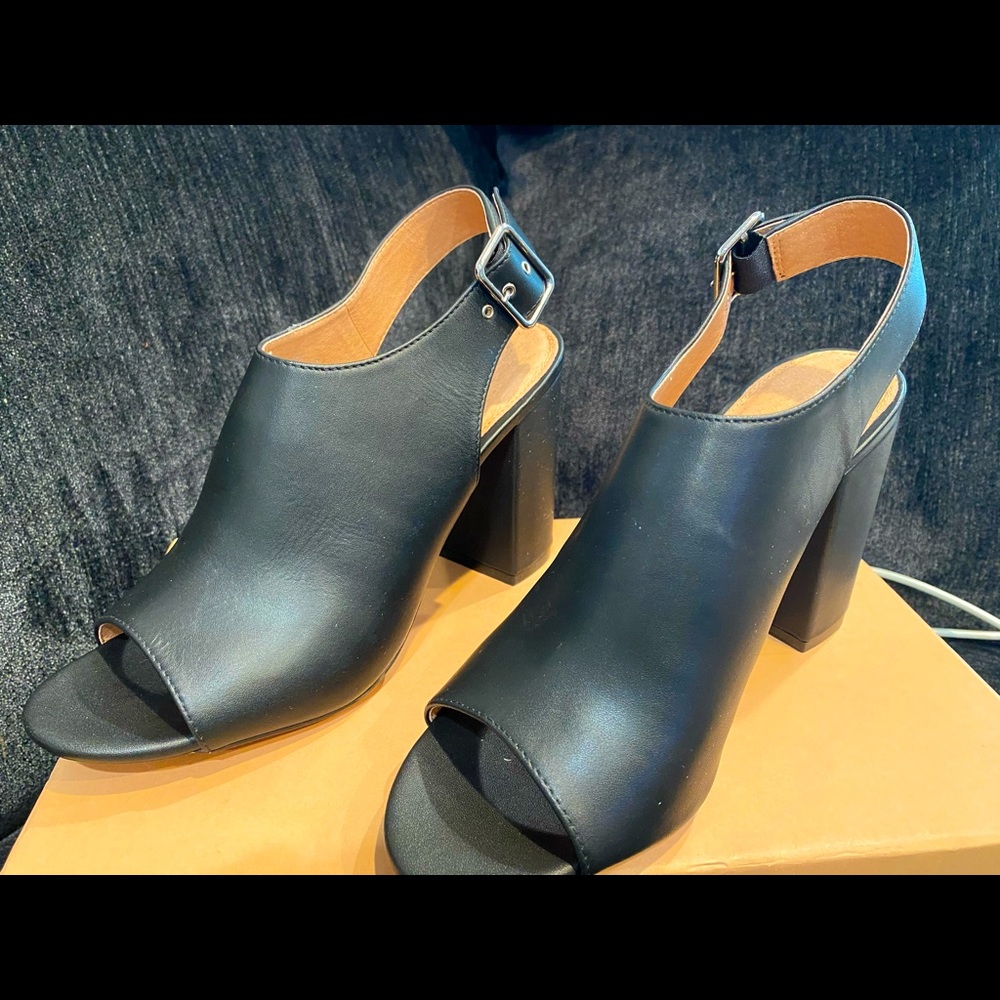 Halogen New Size 8 sandal